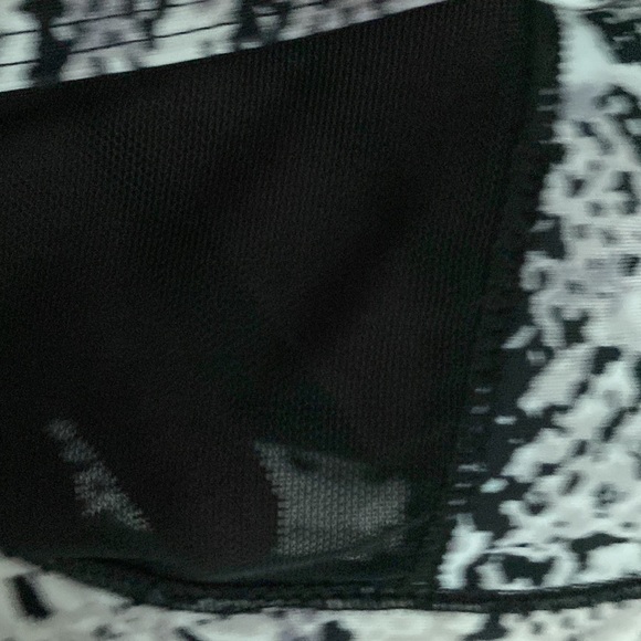 HPE human performance engineering Small Sports Bra, snake print with mesh - Picture 4 of 5